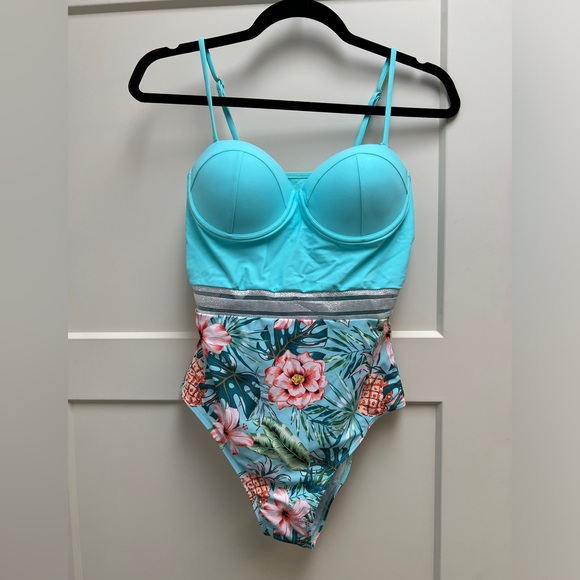 Swimsuit - Picture 8 of 12